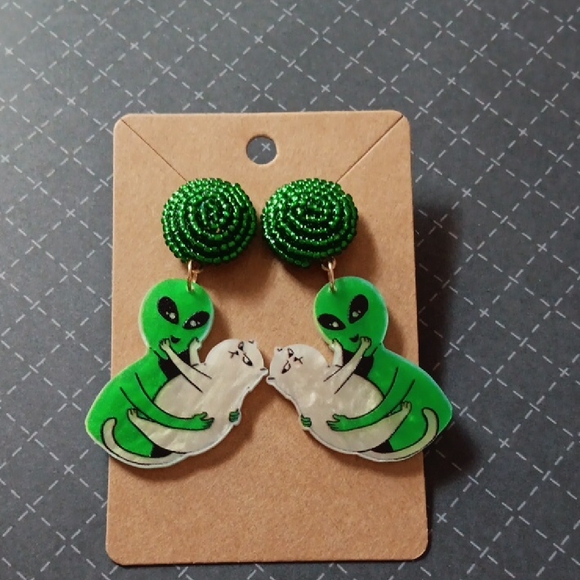Hot Topic Jewelry - Funny Green Alien and Cat Acrylic Dangle Drop Earrings New!